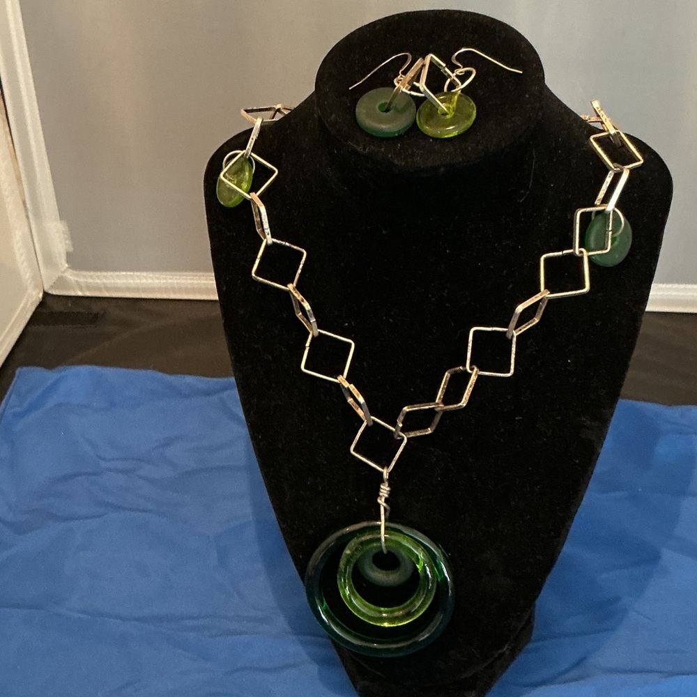 Geometric Green and Silver Necklace Set
